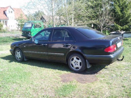 MB E280,sama auto aastal 2012